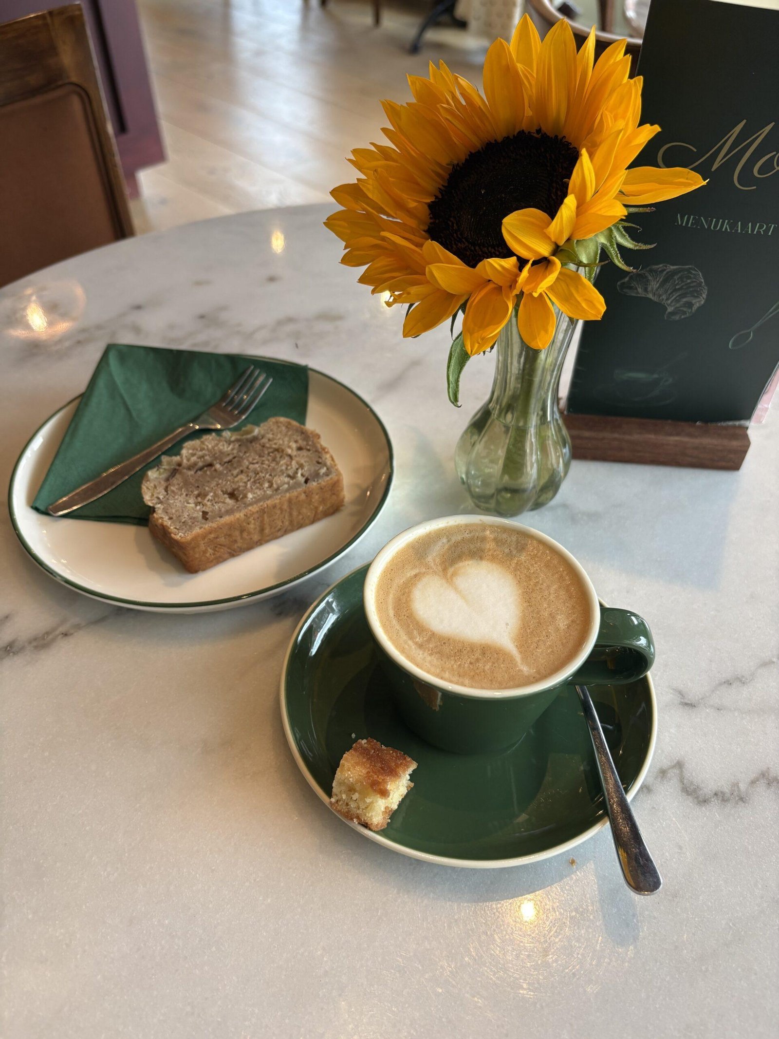 Koffie en taart bij Moi in Groningen