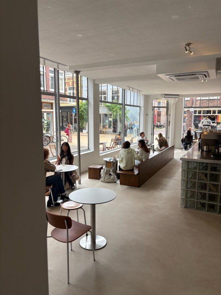 Interieur van Café Momo in Groningen