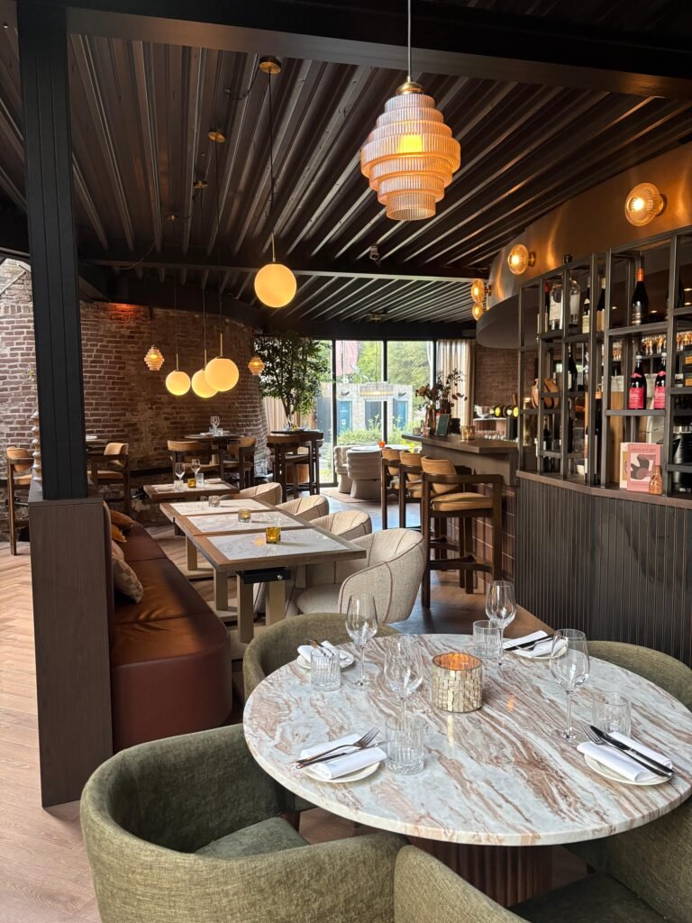 De historische kalkovens bij Villa Kalkoven in Meppel, een unieke locatie om uit eten te gaan in Drenthe.