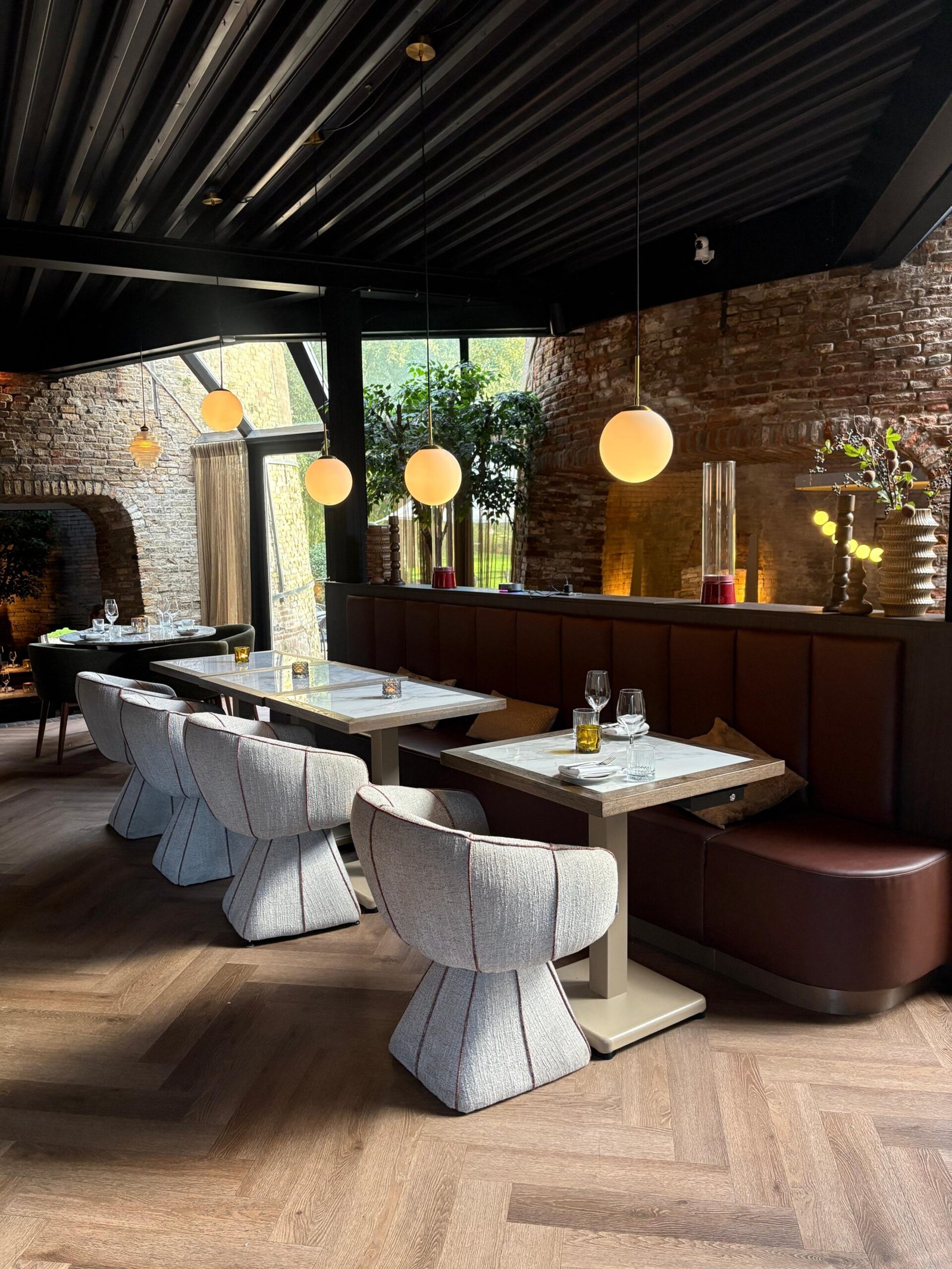 De historische kalkovens bij Villa Kalkoven in Meppel, een unieke locatie om uit eten te gaan in Drenthe.