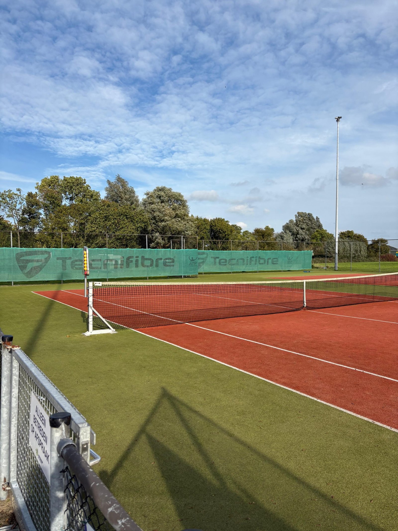 Tennisbanen bij Jonker Sikke in Jellum, vlak bij Leeuwarden